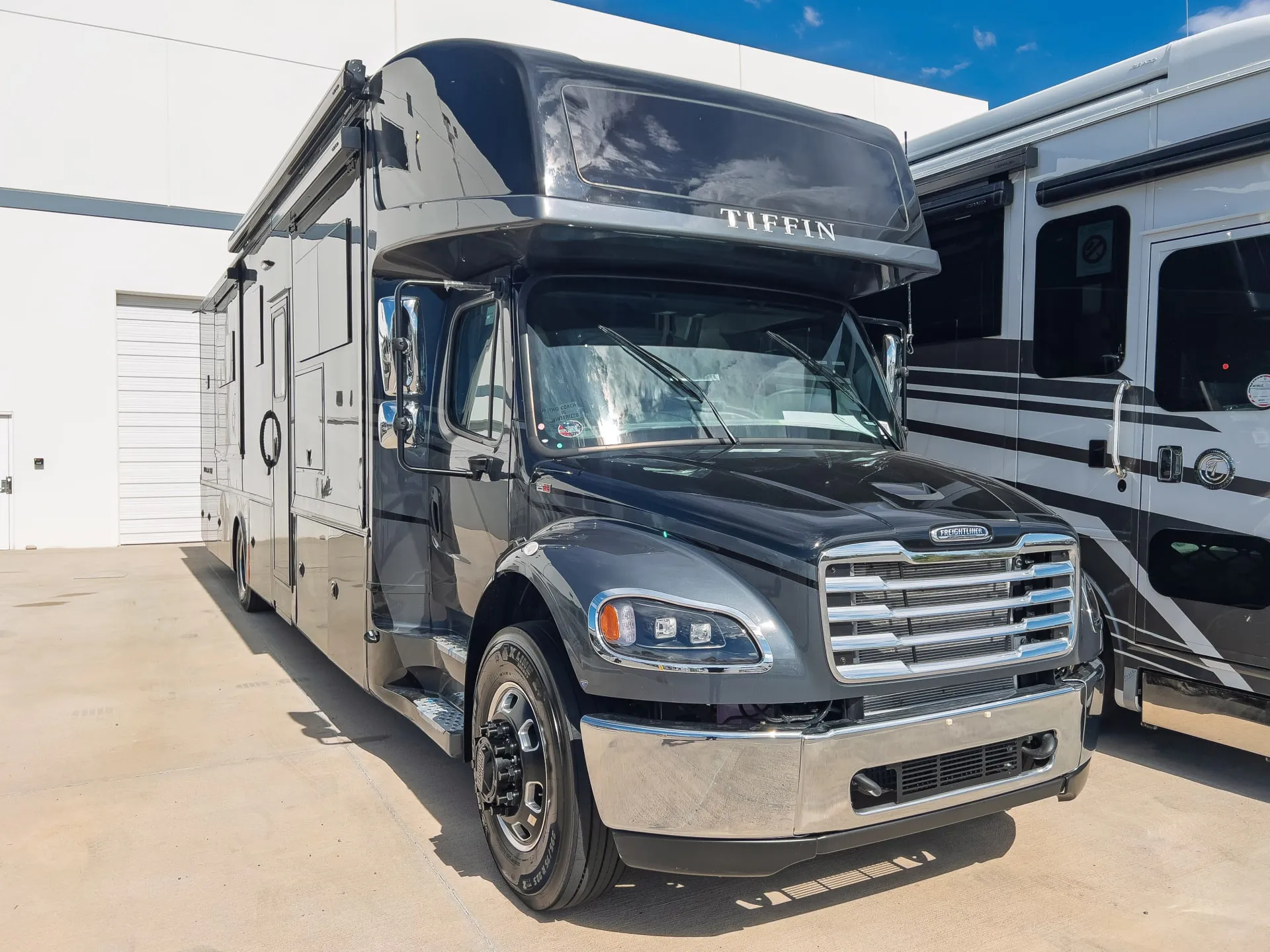 2027 Tiffin Allegro Bay 38 BB dealer photo 1 from La Mesa RV Center