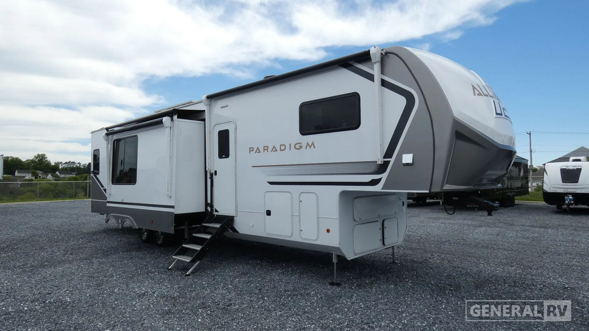 2025 Alliance RV Paradigm 395DS - Photo 2