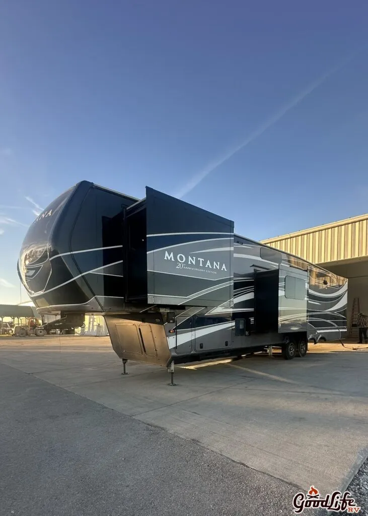 2019 Keystone Montana 3855BR - Photo 2