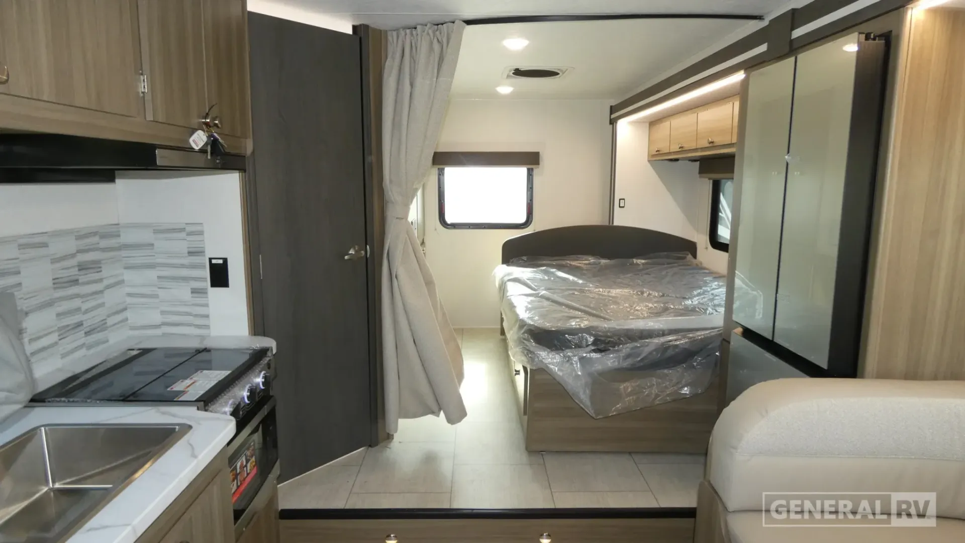 2026 Coachmen Freelander 23FS - Photo 3