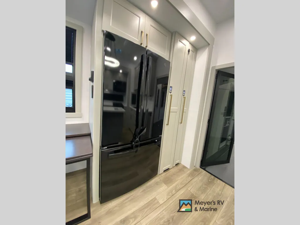 2026 Brinkley Model G 3950, Photos photo 11