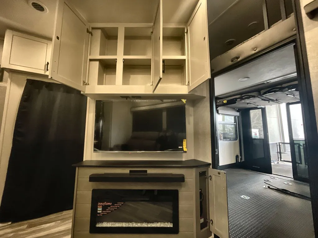 2025 Jayco Seismic Luxury Series 4113, Photos photo 17