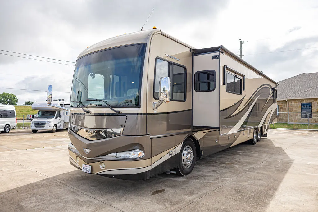 2014 Fleetwood Discovery 40E - Photo 3