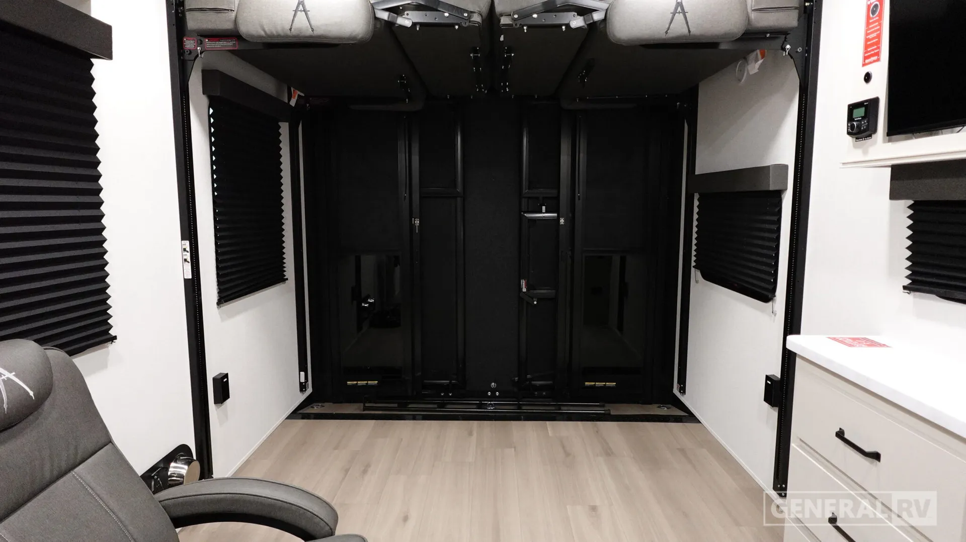 2026 Grand Design Momentum G-Class 27G - Photo 3
