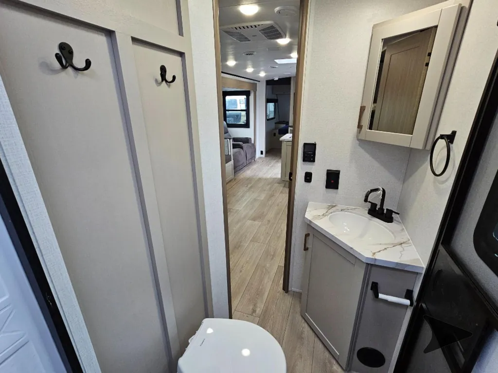 2027 Jayco Jay Feather 29BHB, Photos photo 37
