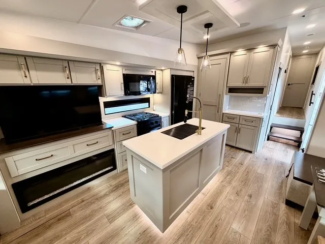 2026 Brinkley Model Z 3610, Kitchen photo 3