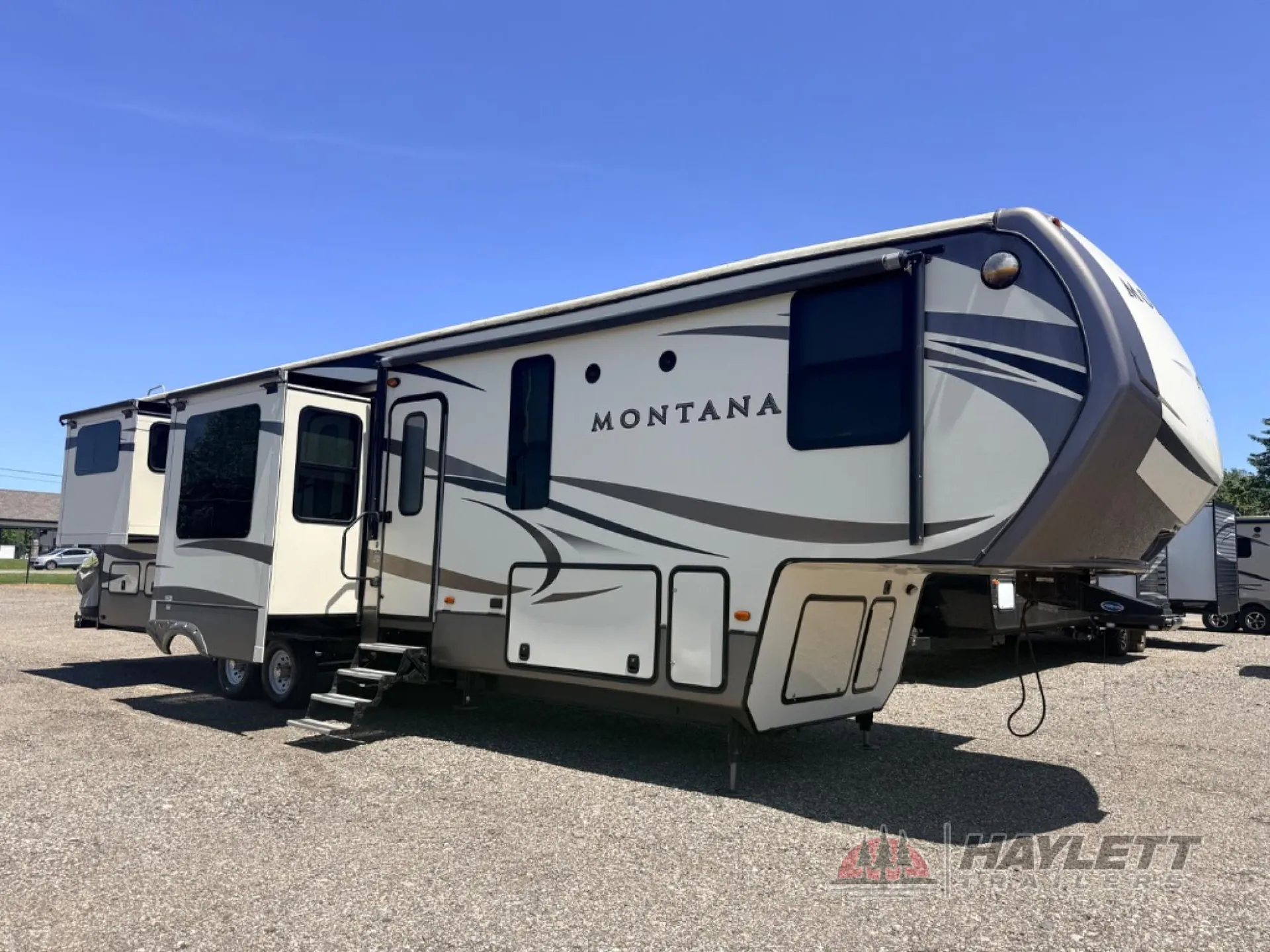 2016 Keystone Montana 3791RD - Photo 2