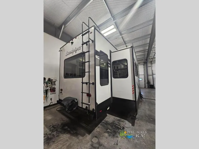 2022 Forest River Sandpiper Luxury 321RL - Photo 4