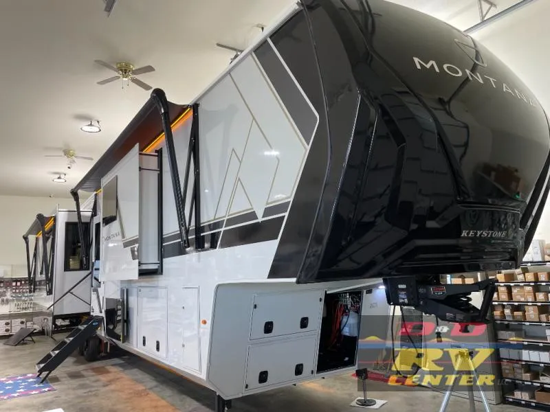 2026 Keystone Montana 3900RK - Photo 2
