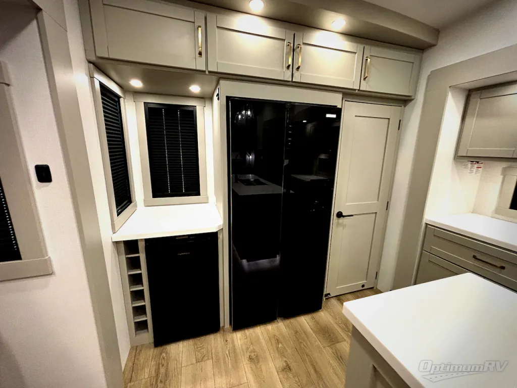 2025 Brinkley Model Z 3300, Photos photo 18