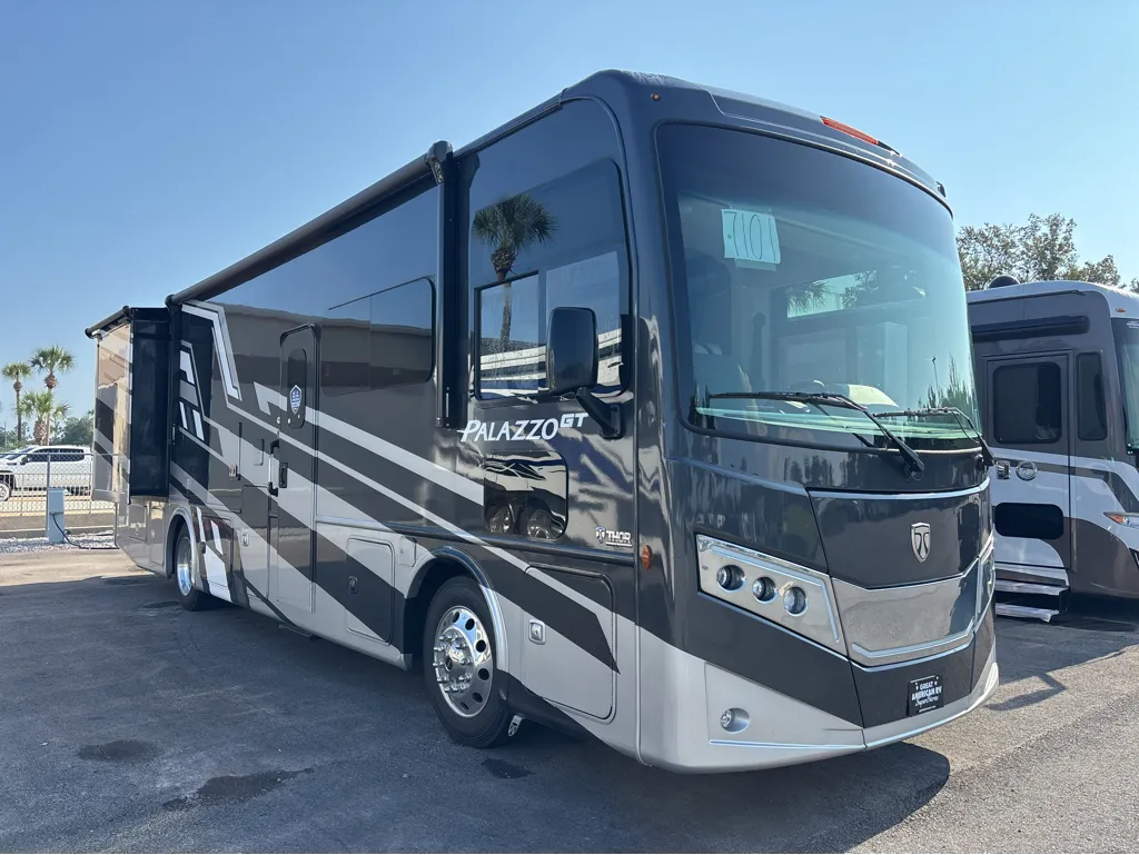 2026 Thor Motor Coach Palazzo GT 33.6 - Photo 2