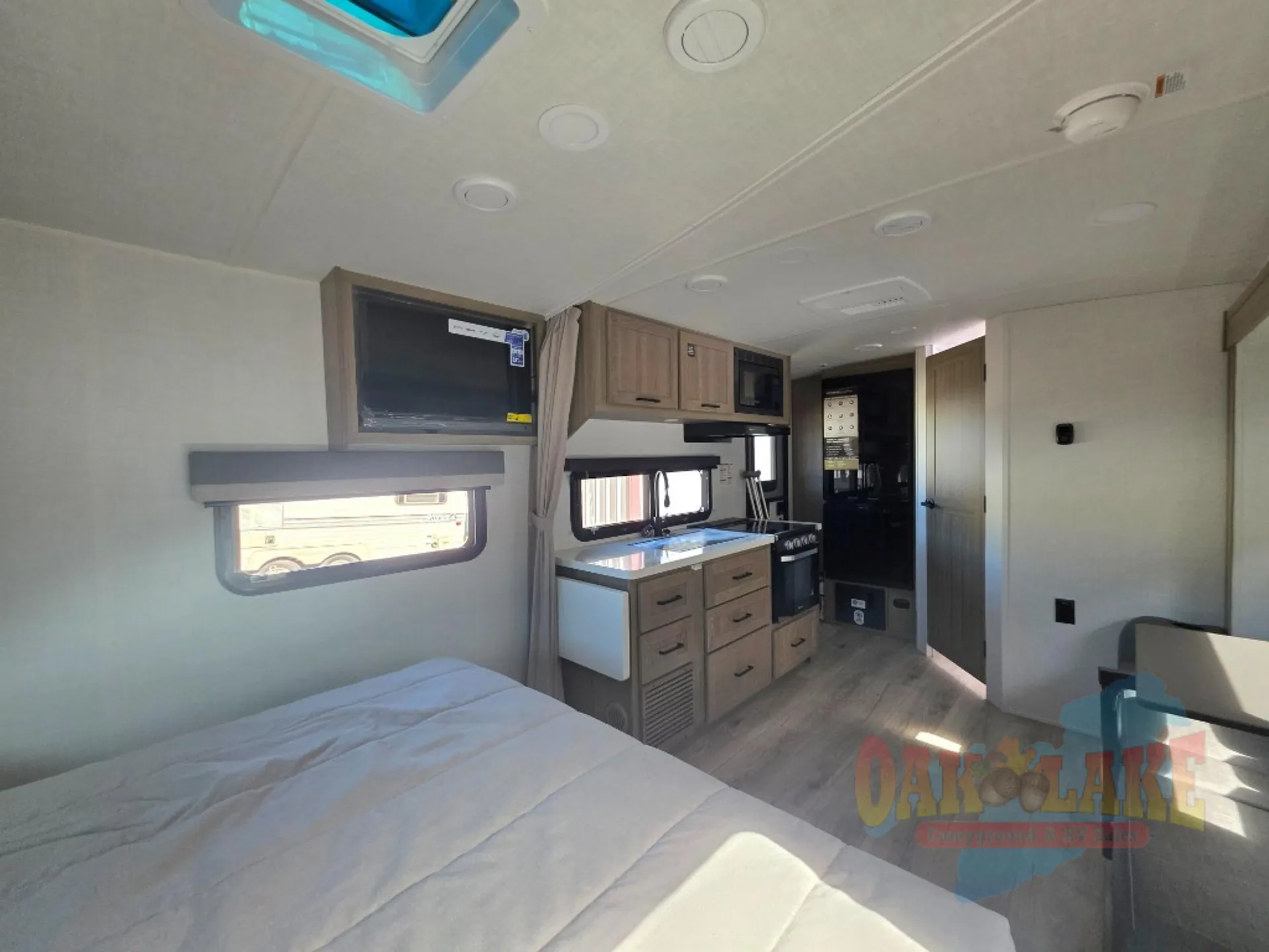 2027 Forest River Rockwood Mini Lite 2109S — Photo 5