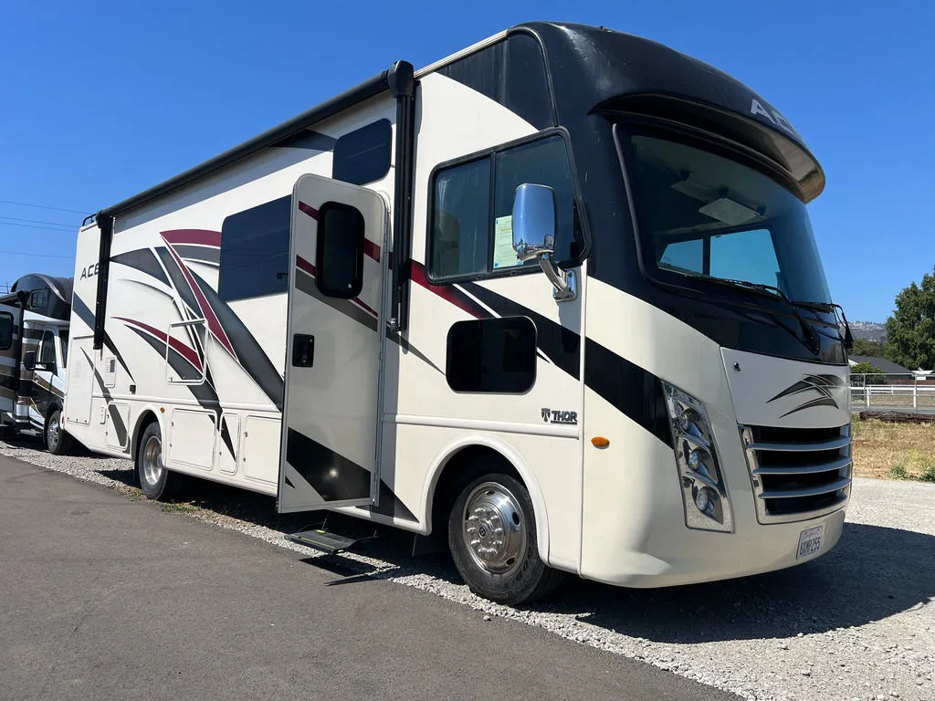 2022 Thor Motor Coach A.C.E 29.5 - Photo 2