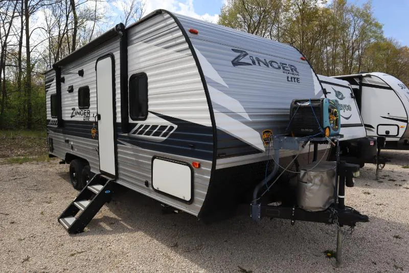 2020 CrossRoads Zinger Lite 211RD - Photo 2