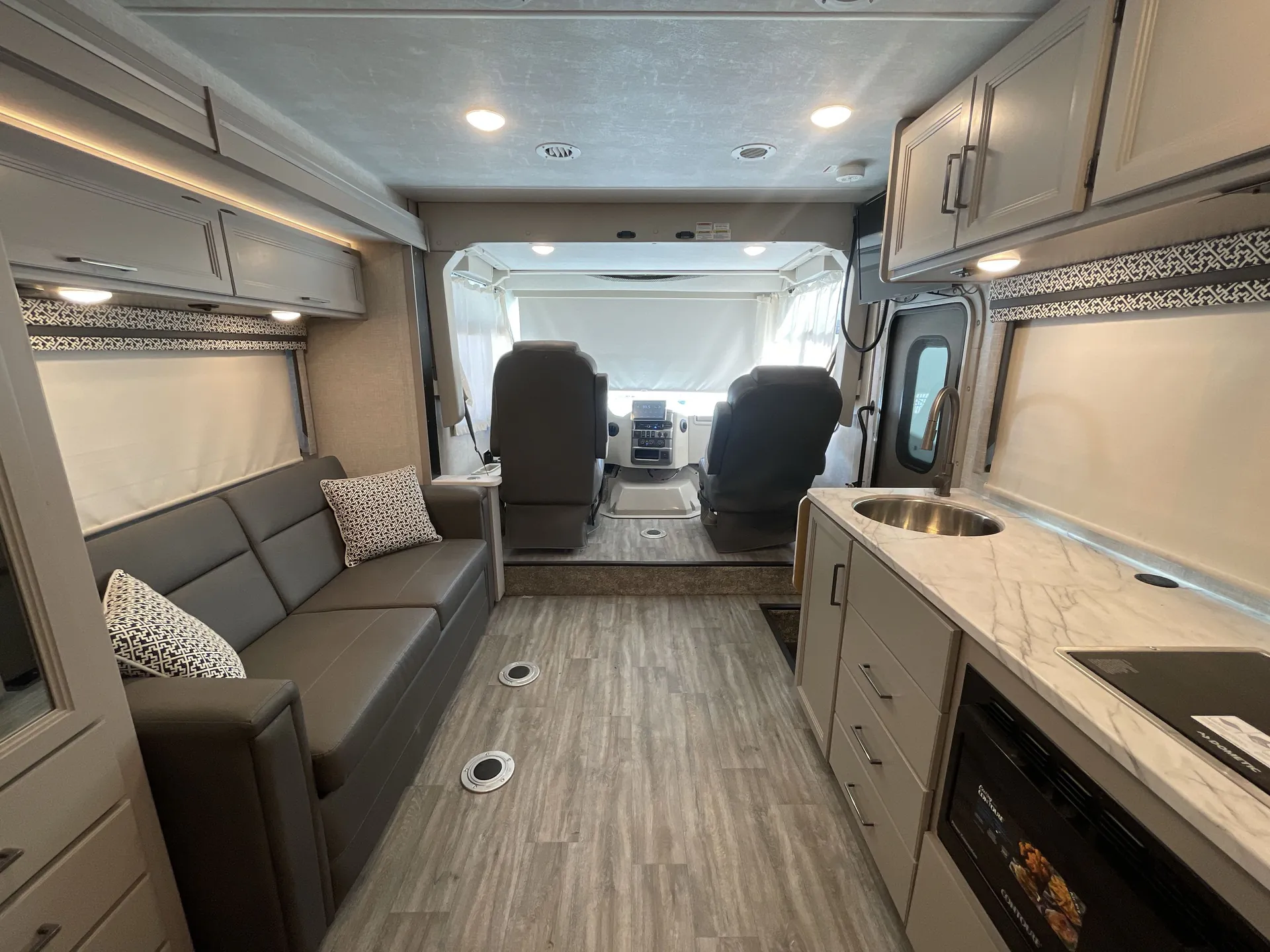 2024 Thor Motor Coach Axis 25.7 - Photo 3