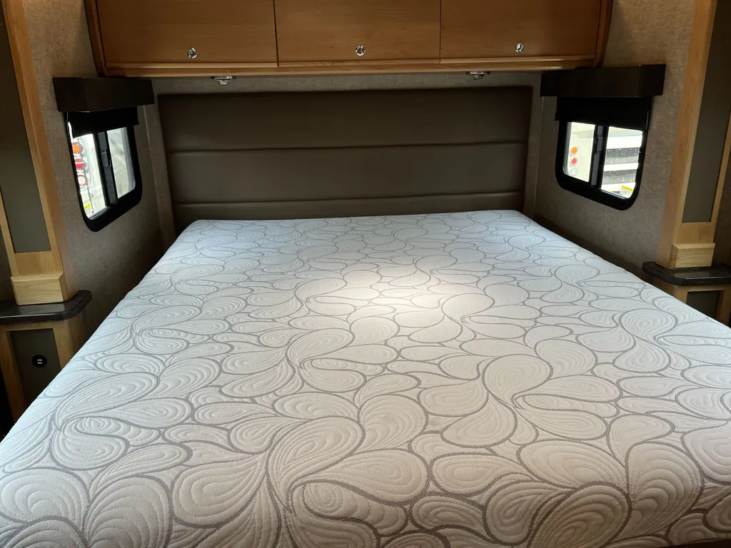2017 Tiffin Wayfarer 24 QW, Photos photo 17