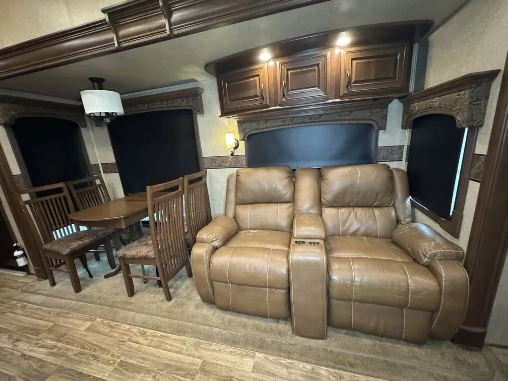 2015 Jayco Pinnacle 36FBTS, Photos photo 15