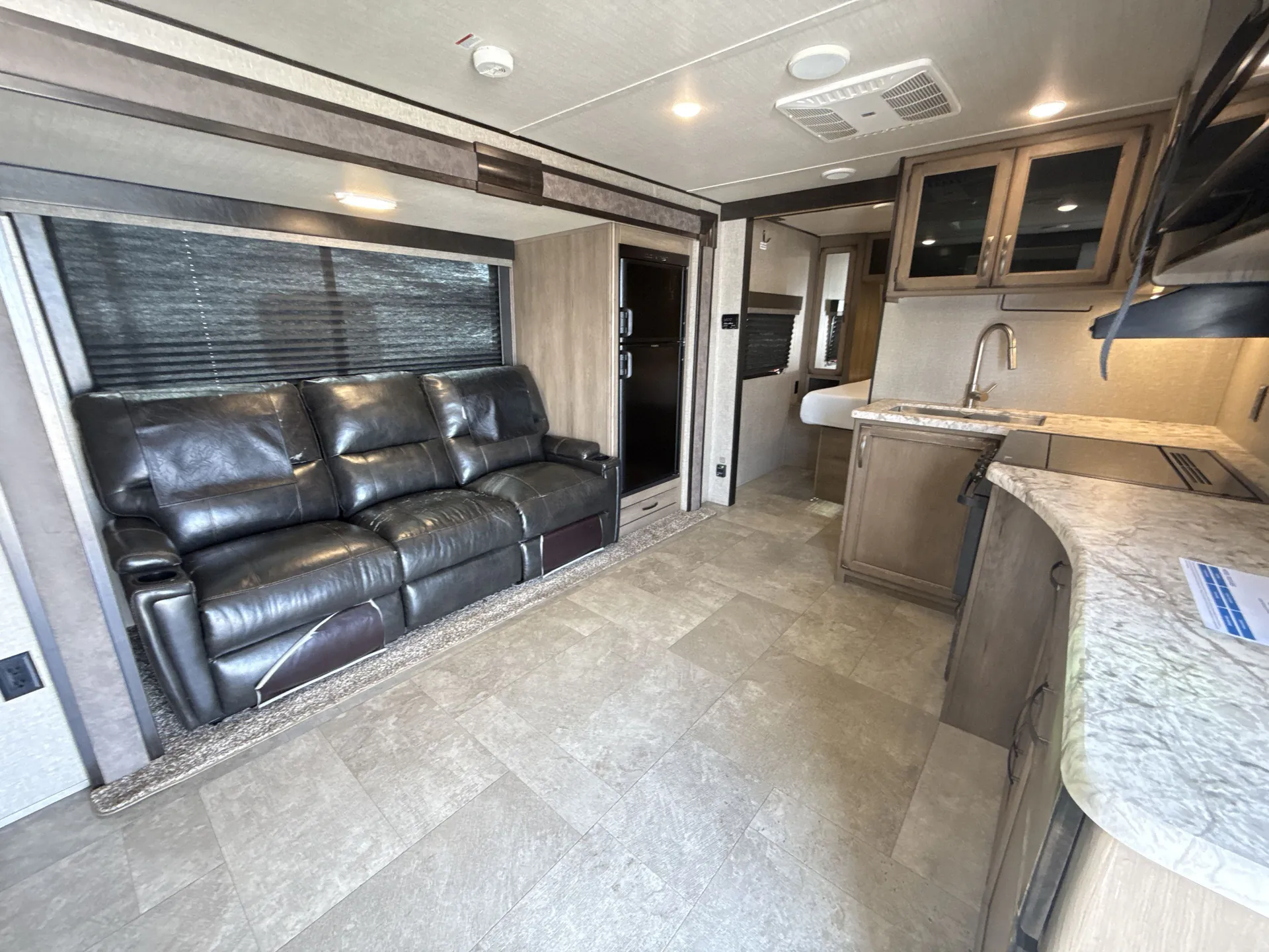 2020 Grand Design Transcend Xplor 221RB — living area main