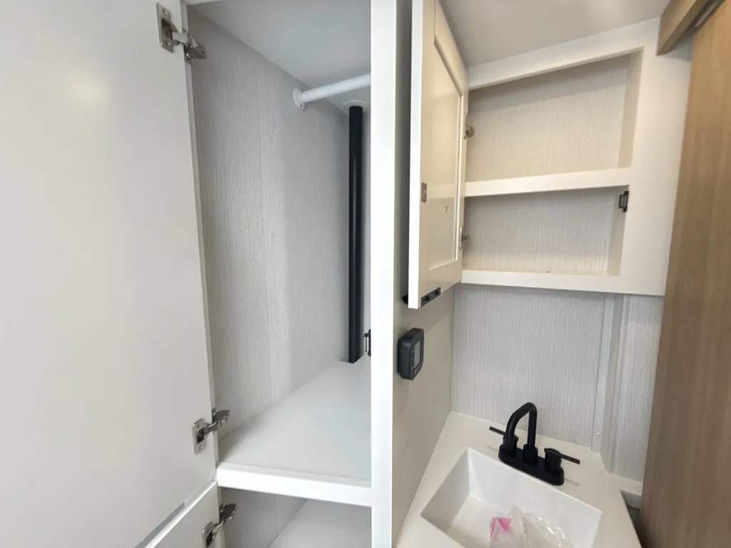 2027 Winnebago Micro Minnie 2108DS, Photos photo 33