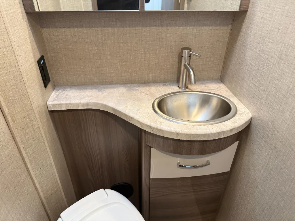 2021 Thor Motor Coach Delano 24RW - Photo 3