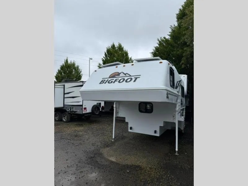 2027 Bigfoot 2500 Series C9.4SB - Photo 2