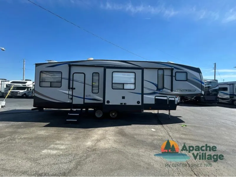 2018 Forest River RV Cherokee Arctic Wolf 305ML6 - Photo 2