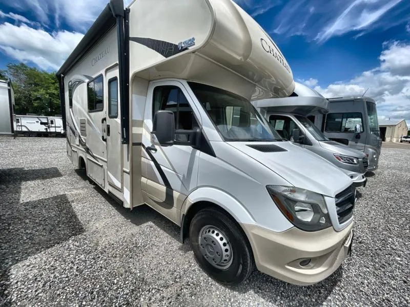 2018 Thor Motor Coach Chateau 24F - Photo 3