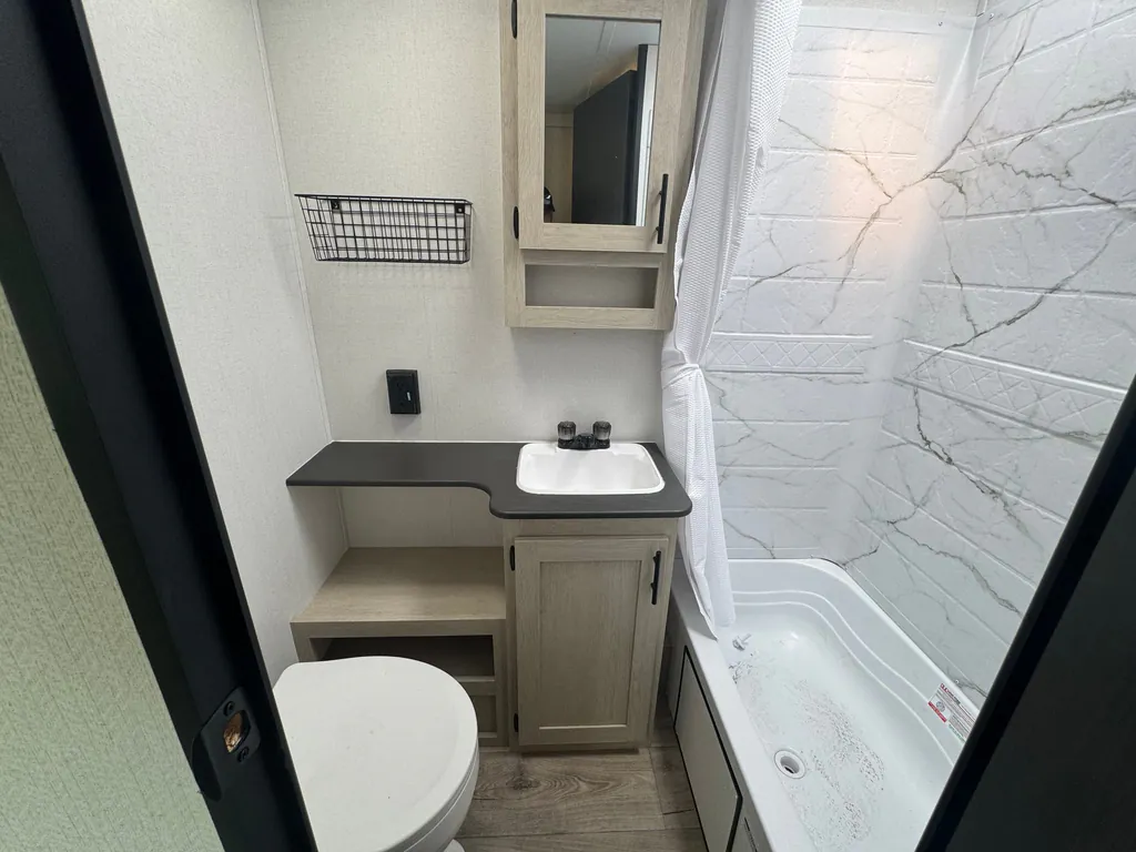 2026 Shasta RVs i-5 Edition 530BQB, Photos photo 27