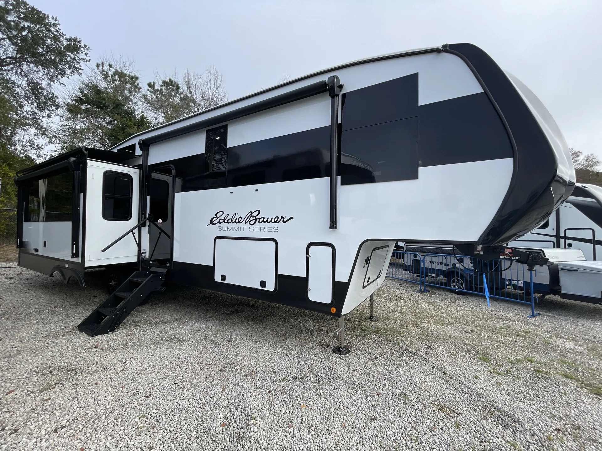 2026 Keystone Eddie Bauer Summit 3210RL - Main photo