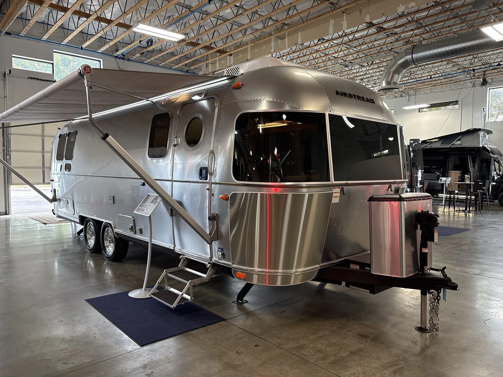 2027 Airstream Frank Lloyd Wright 28RB - Photo 2
