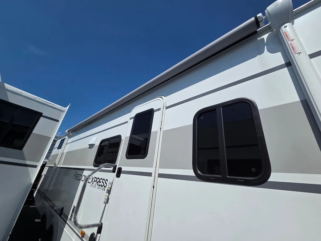 2026 Coachmen Freedom Express Select 30SE, Photos photo 15