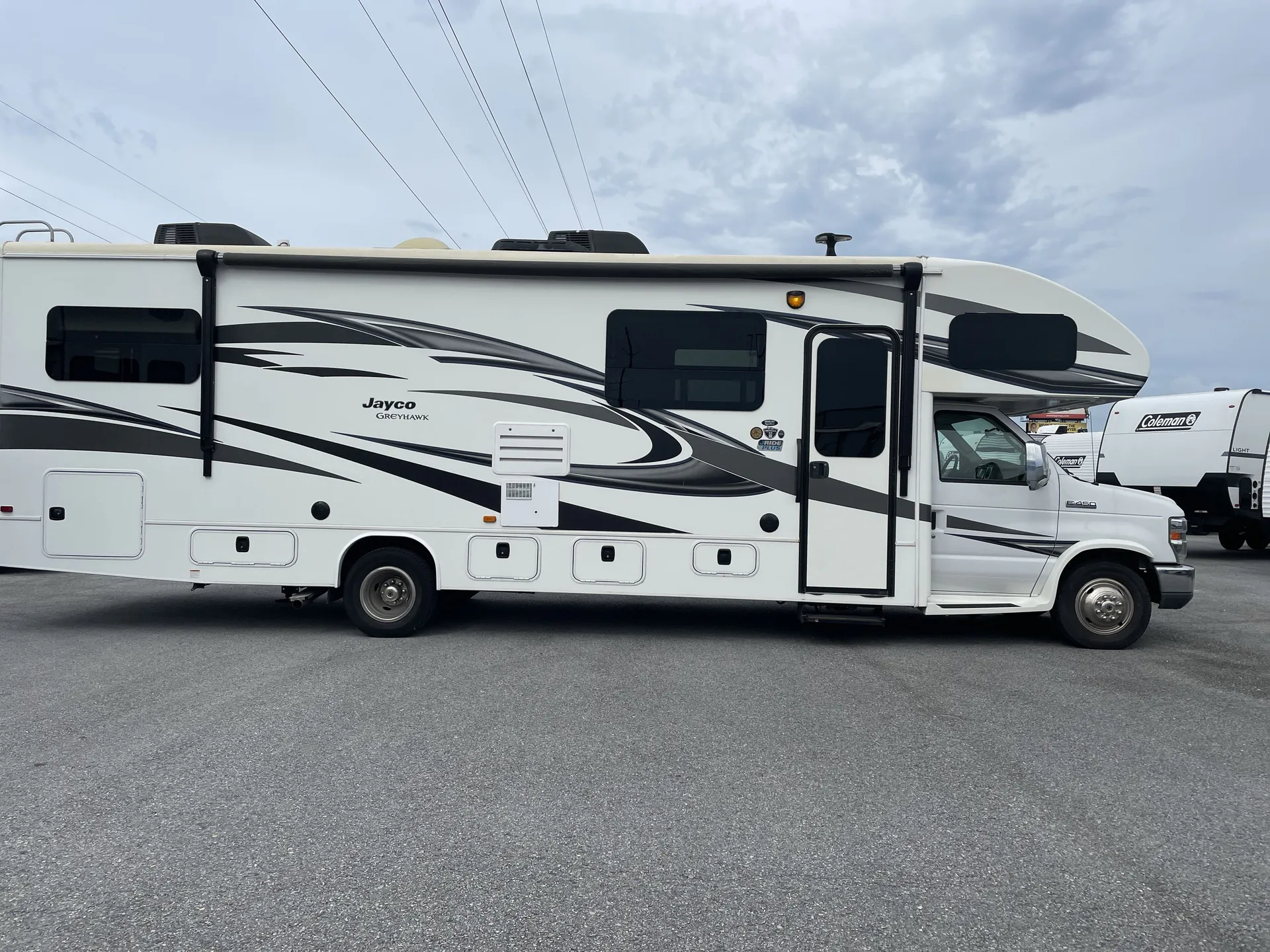 2019 Jayco Greyhawk 31F — campside