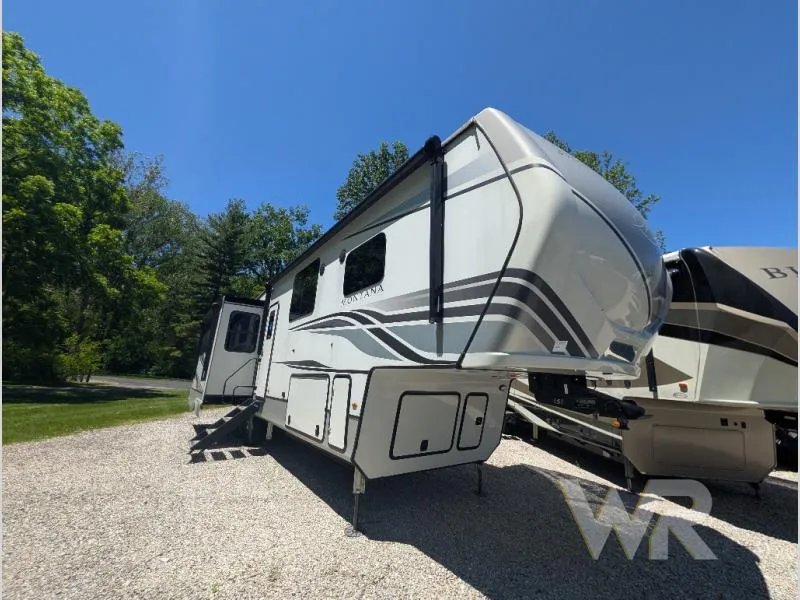 2023 Keystone Montana 3231CK - Photo 2