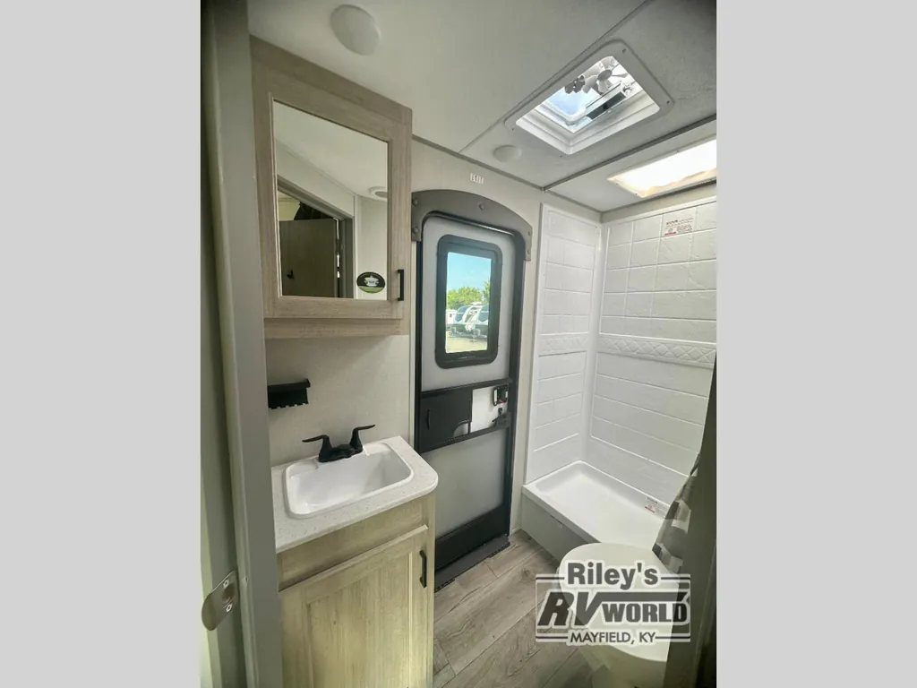 2026 Coachmen Catalina Legacy Edition 273DBHCK, Photos photo 31