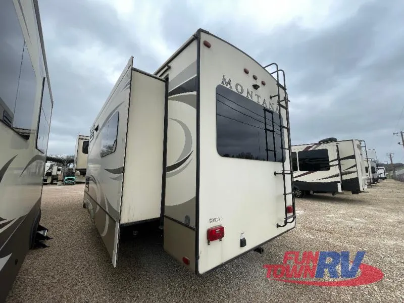 2018 Keystone RV Montana 3130RE - Photo 3