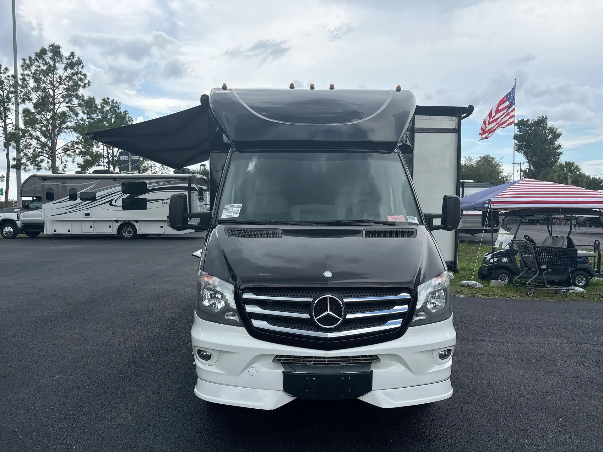 2016 Renegade RV Villagio 25RBS dealer photo 4 from Camping World