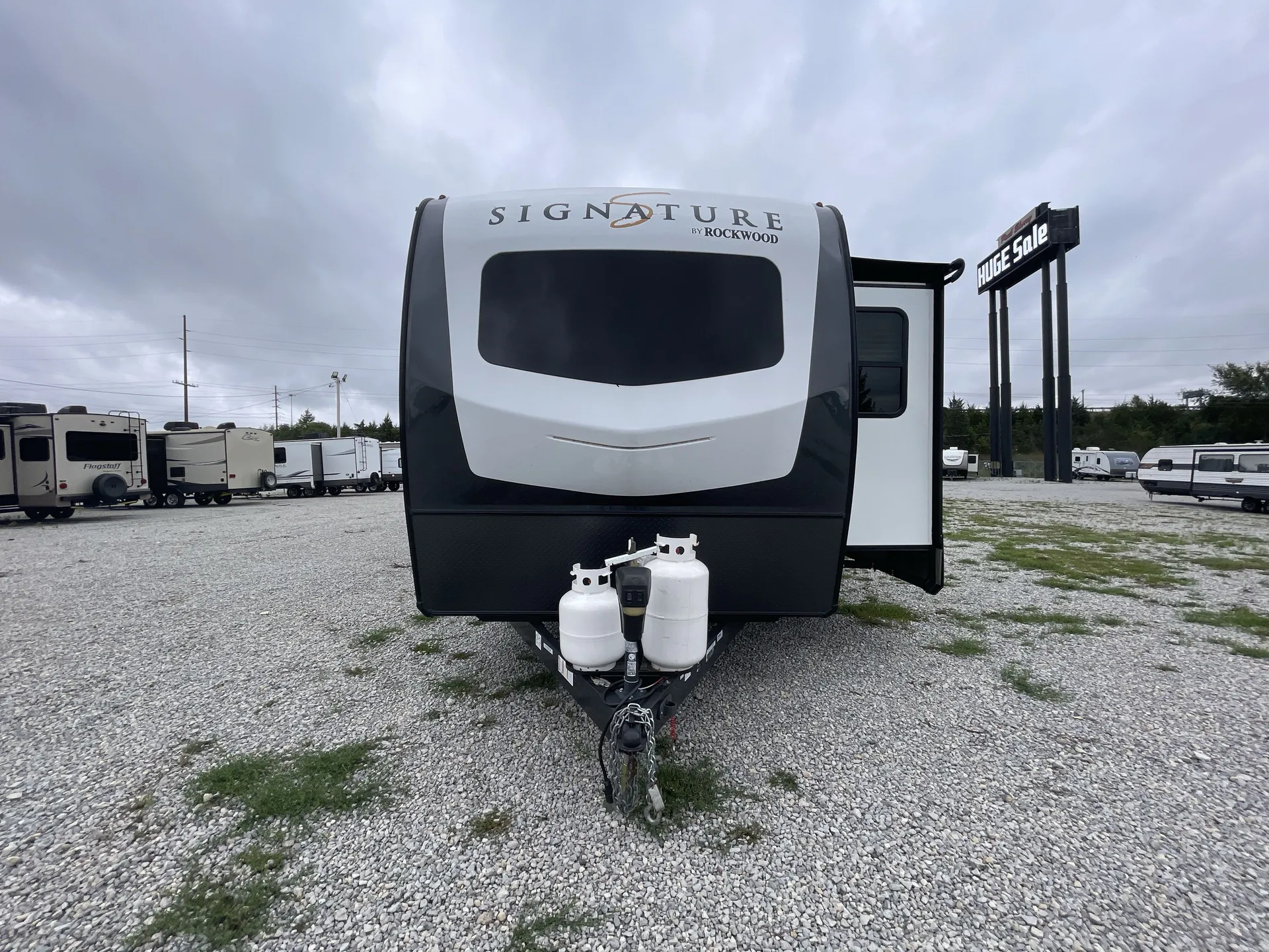 2020 Forest River Rockwood Signature Ultra Lite 8335SB — front