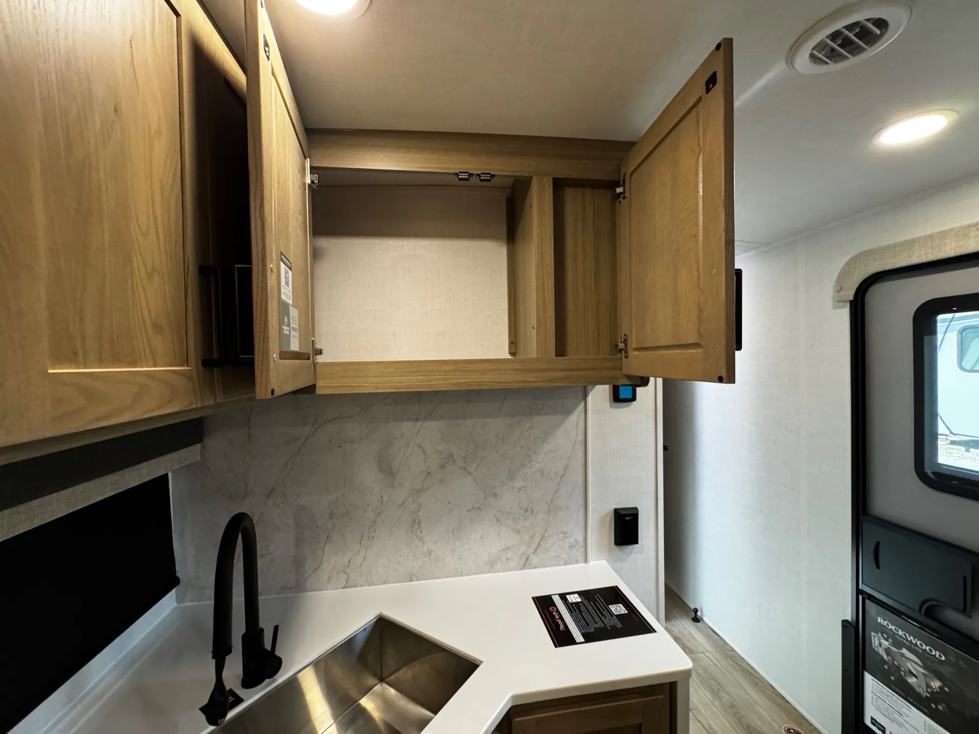 2027 Forest River Rockwood Ultra Lite 2921RL — Photo 6
