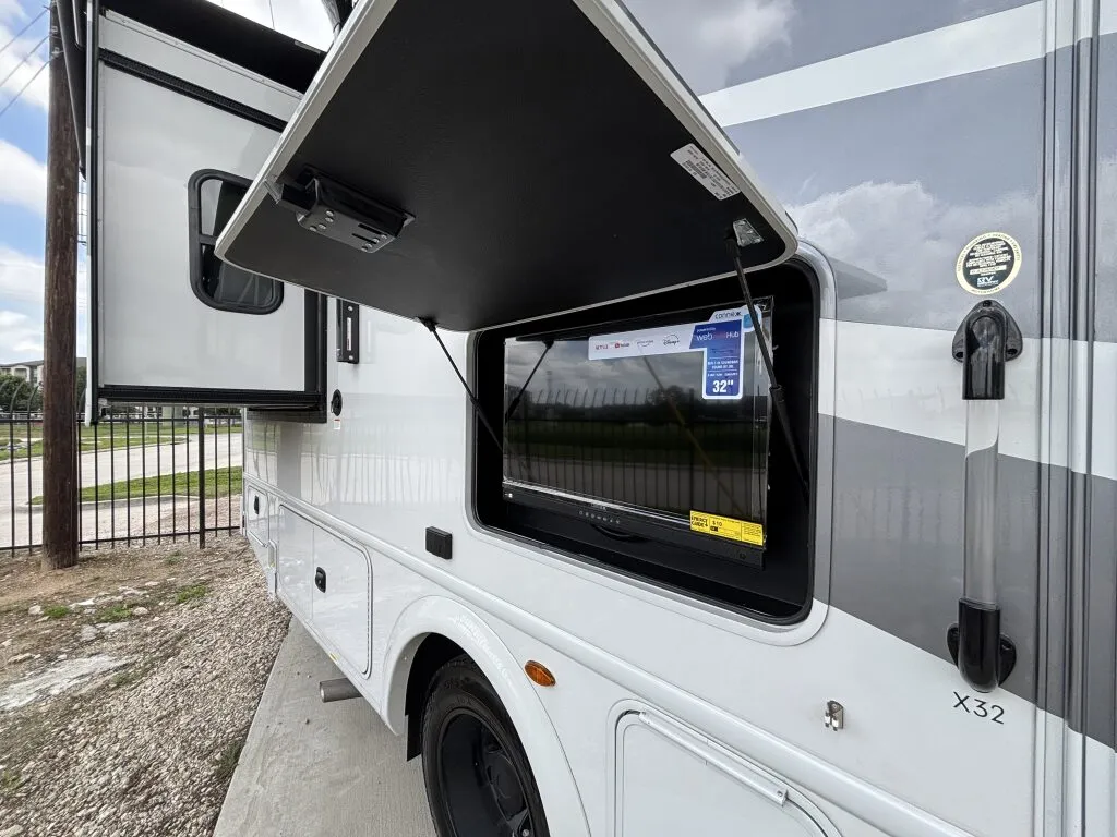 2026 Thor Motor Coach Magnitude Grand X32 - Photo 3