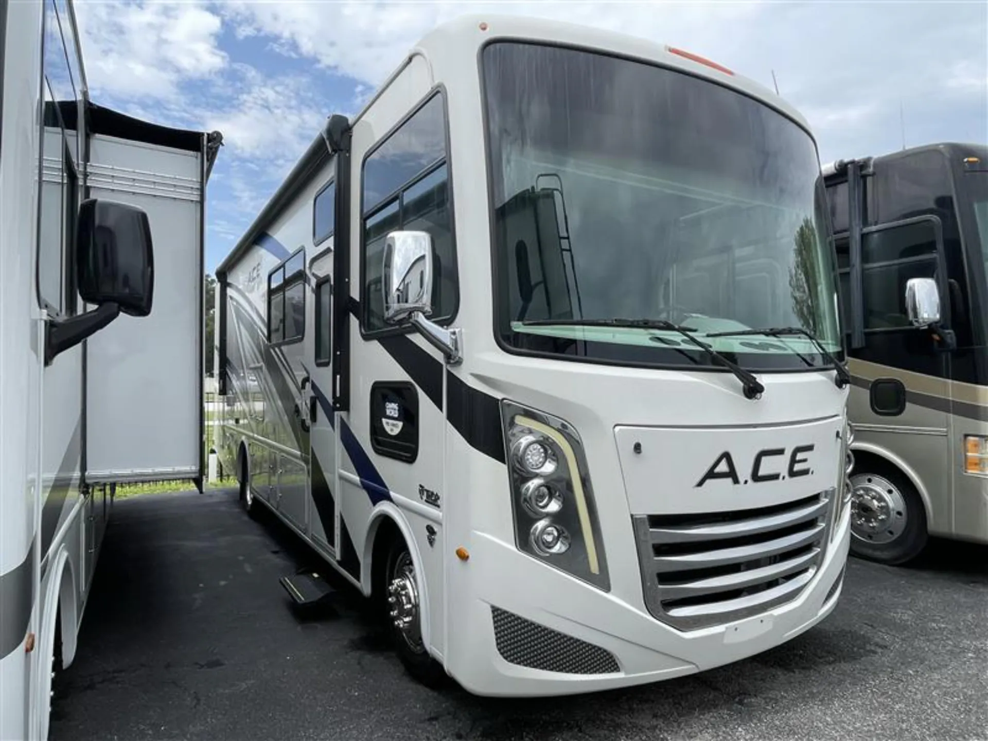 2024 Thor Motor Coach A.C.E 29D - Photo 2