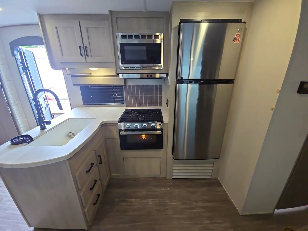 2025 Forest River Aurora 34BHTS — Photo 6