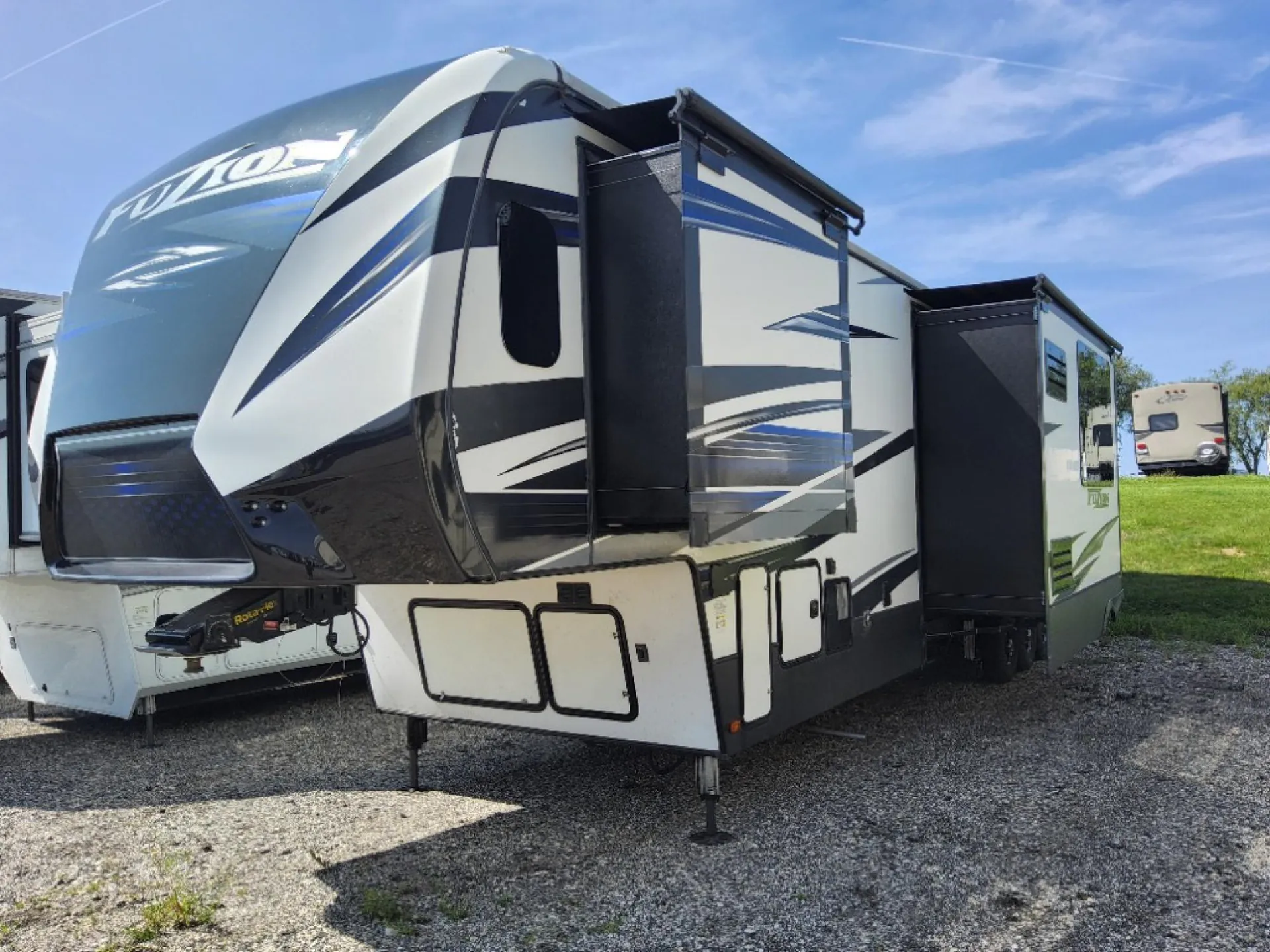 2019 Keystone Fuzion 427 - Photo 3