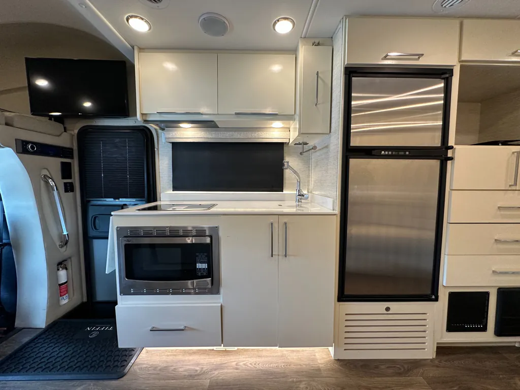 2020 Tiffin Wayfarer 25 RW, Photos photo 17