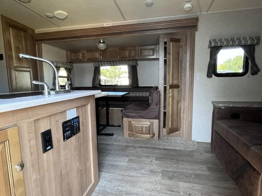 2019 Forest River Rockwood Mini Lite 2509S — Photo 6