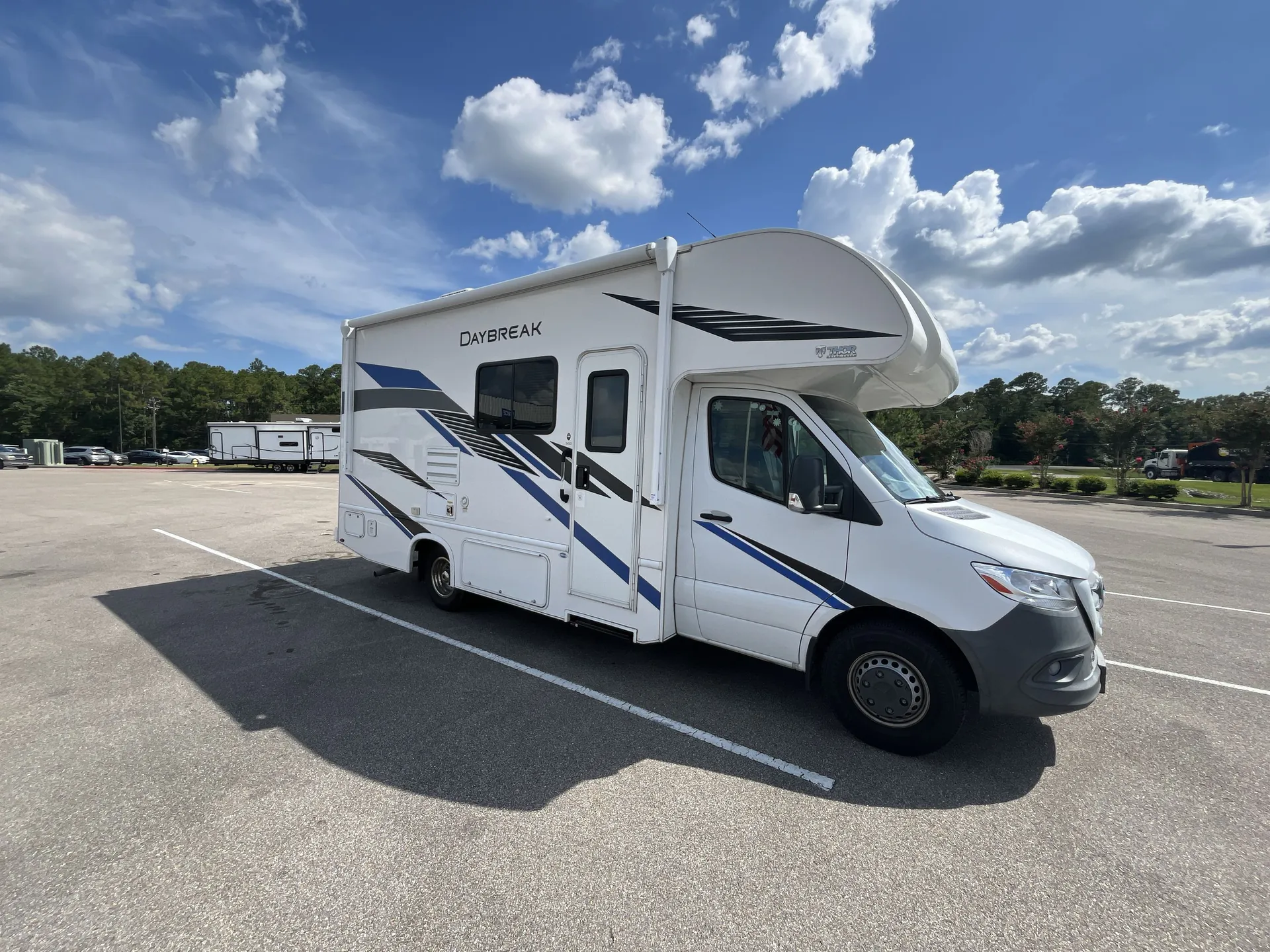 2021 Thor Motor Coach Daybreak 24GO - Photo 2