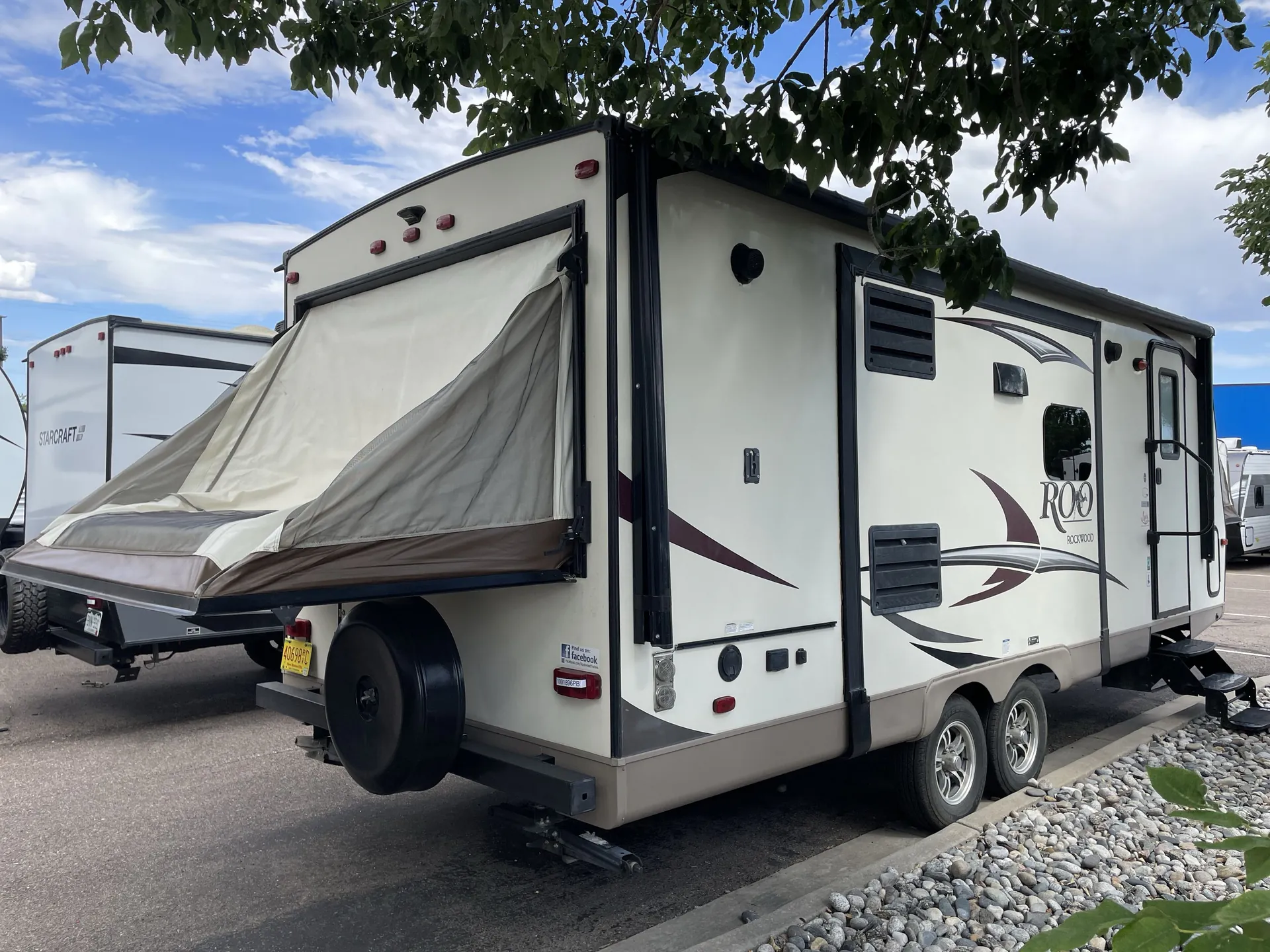2017 Forest River Rockwood Roo 23IKSS — off campside