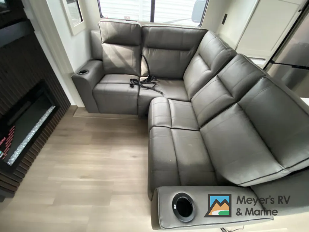 2026 Grand Design Momentum 399M, Photos photo 18
