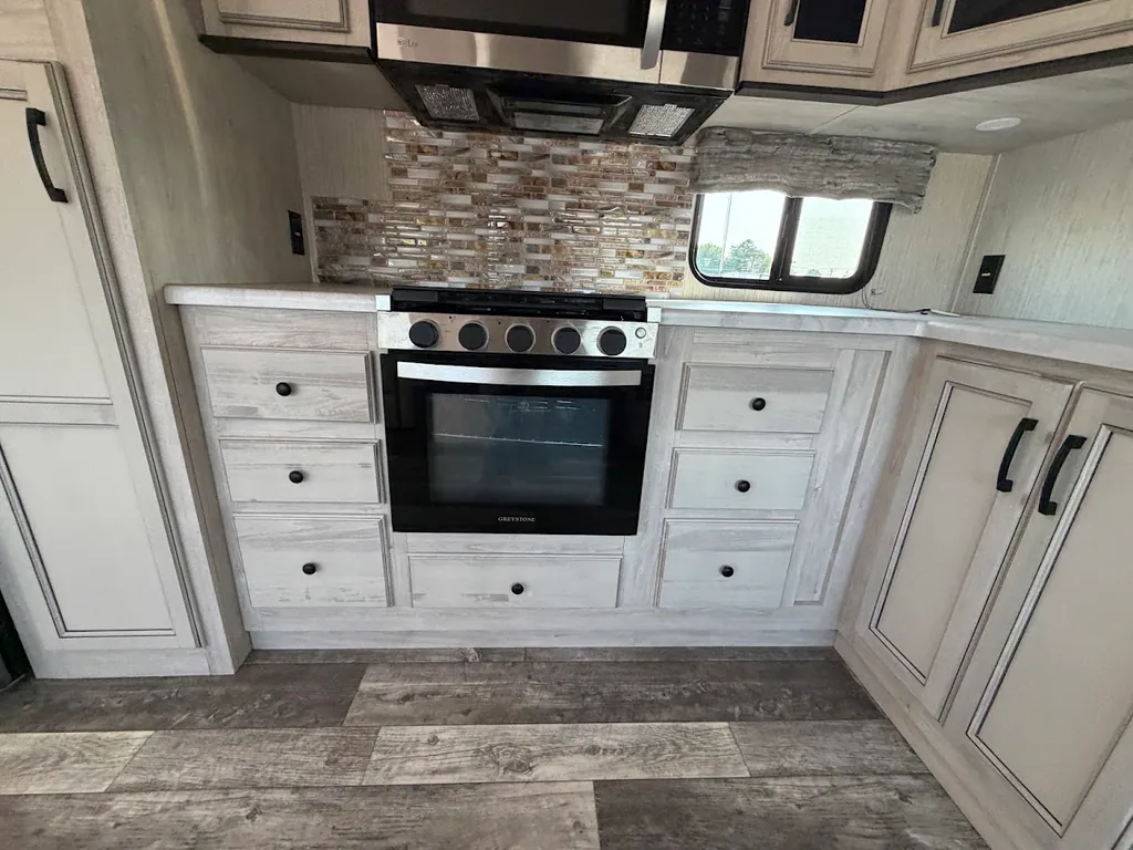 2022 Forest River Sandpiper 3330BH, Photos photo 23