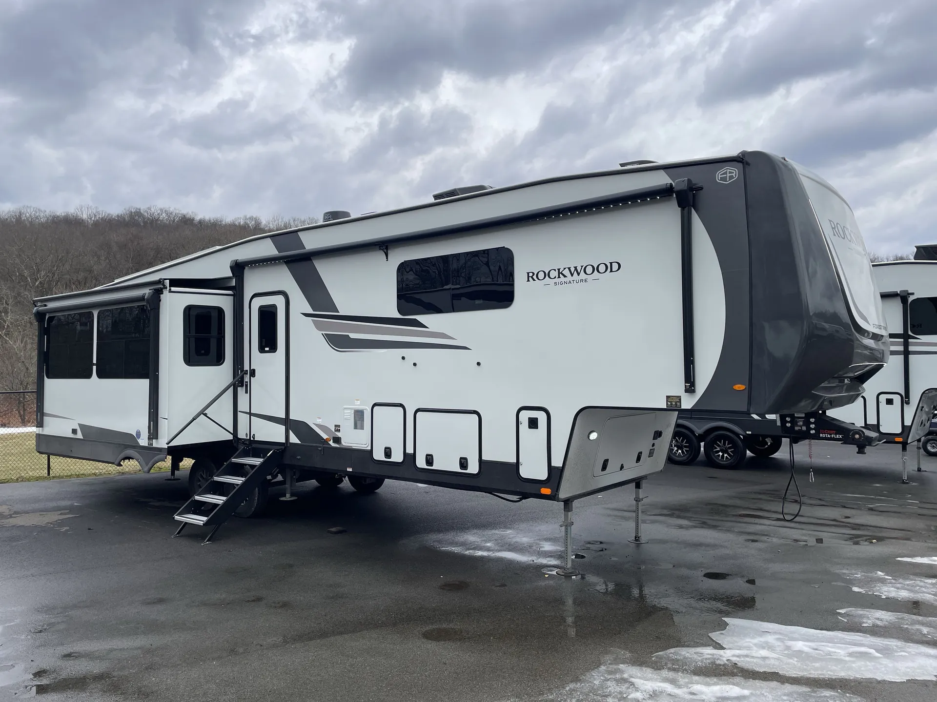 2026 Forest River Rockwood Signature 401SFB - Photo 2
