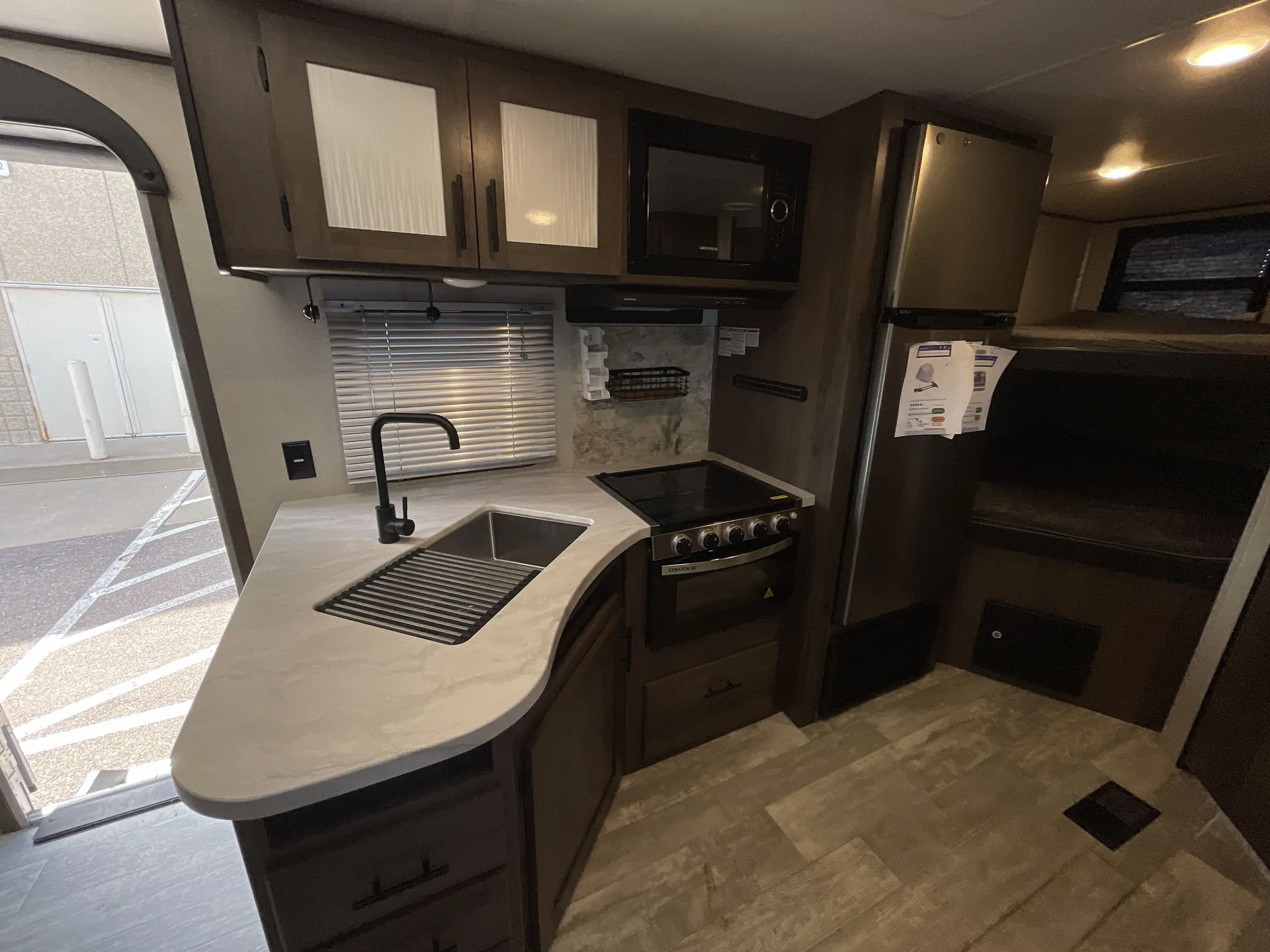 2021 Prime Time Avenger 24BHS — living area main